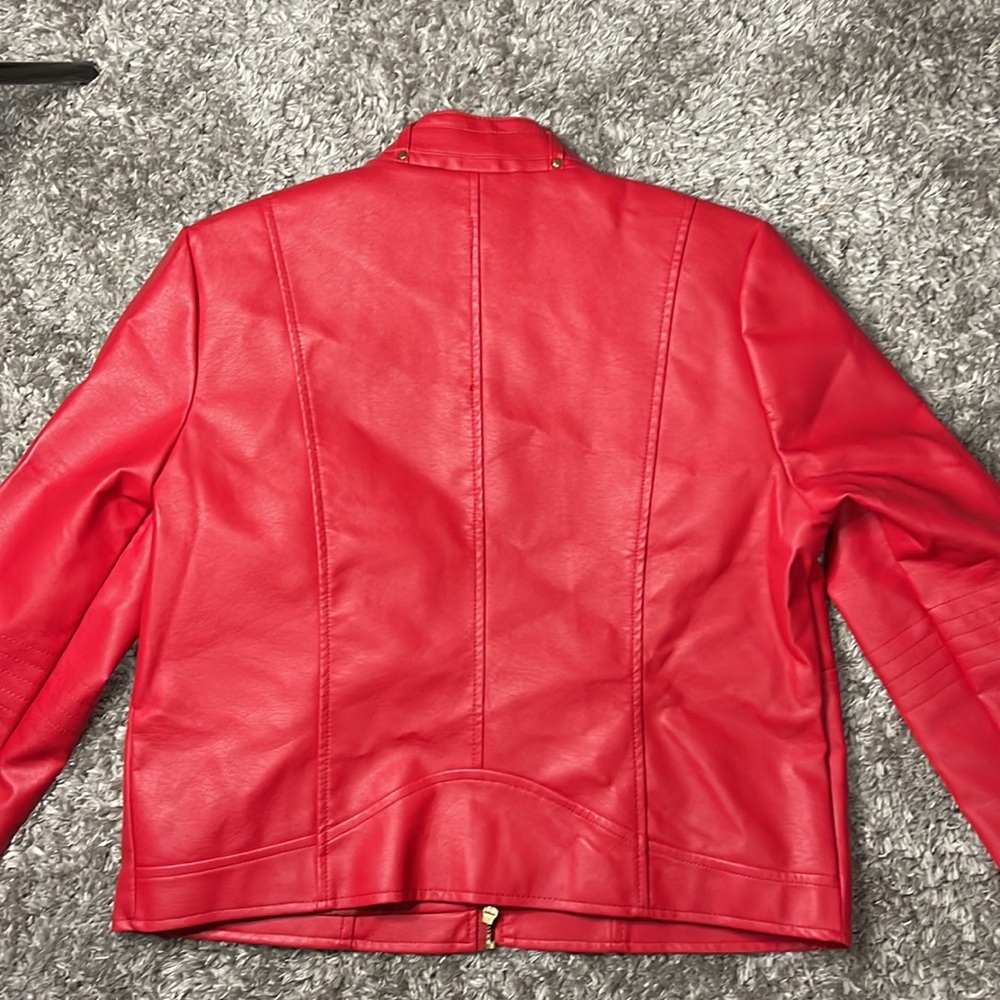Red jacket - Picture 2 of 3